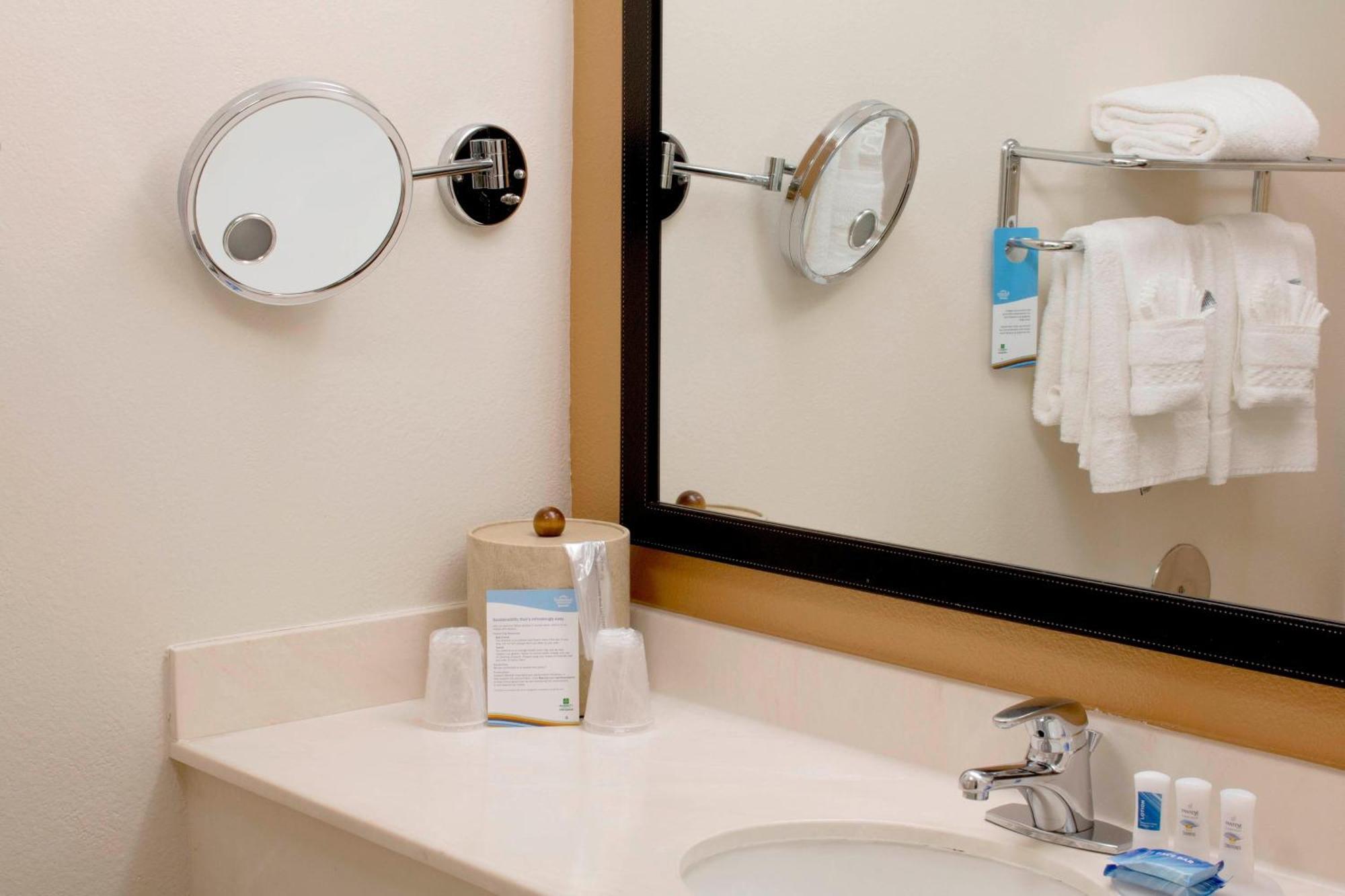Fairfield Inn & Suites Oakland Hayward Bagian luar foto