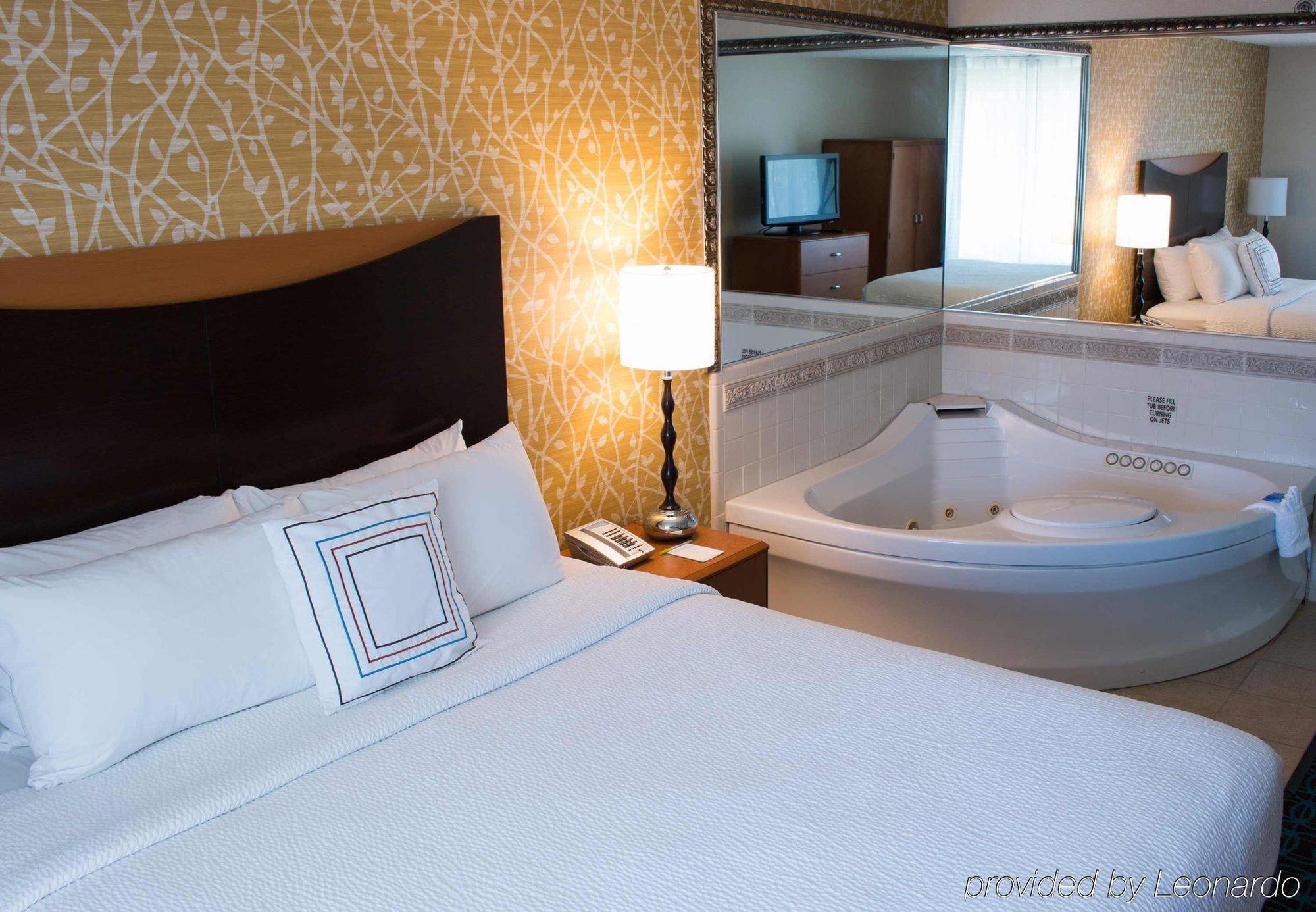Fairfield Inn & Suites Oakland Hayward Bagian luar foto